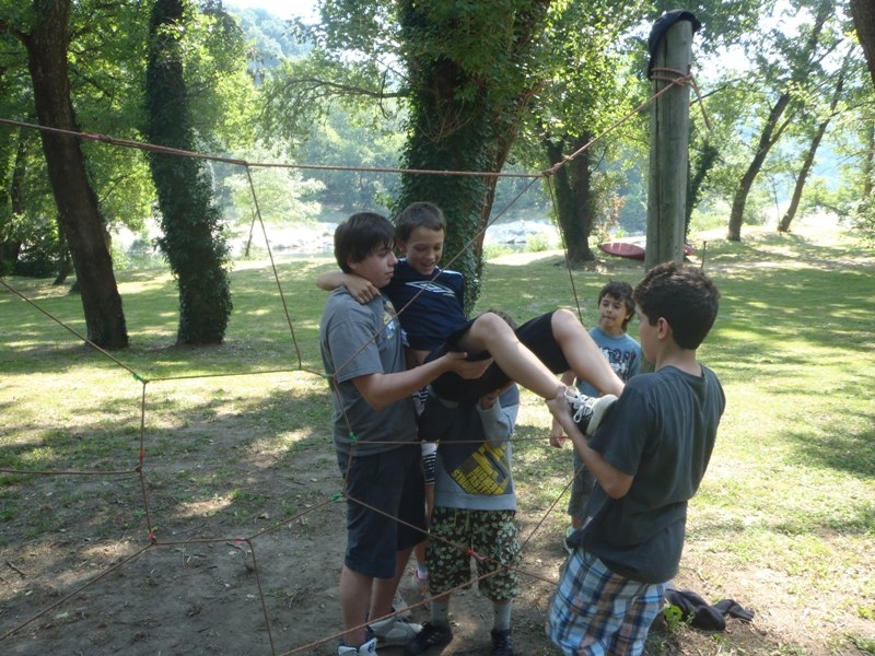 Village Camps International Summer Camp Ard&egrave;che, France 2019-07-26 https://www.villagecamps.com/journals_admin/images/14-11-Problem solving the web.jpg